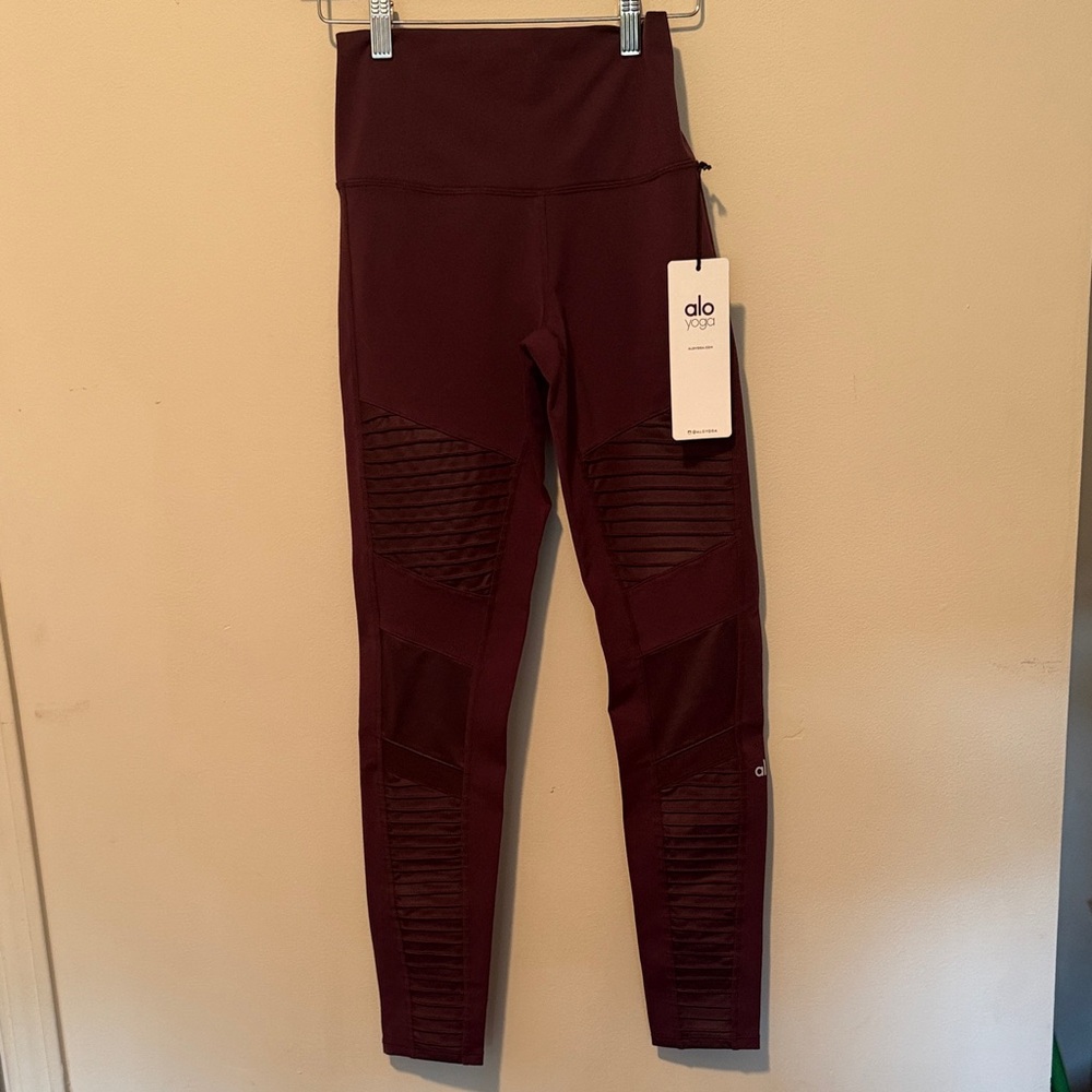 ALO Yoga Moto Leggings in Oxblood